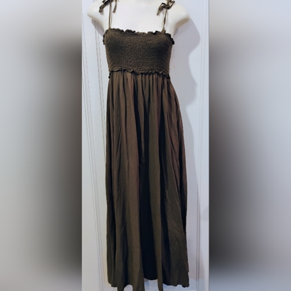 TUCKERNUCK Pomander Place Shallon Tie Strap Smocked Maxi Dress Olive Green Small